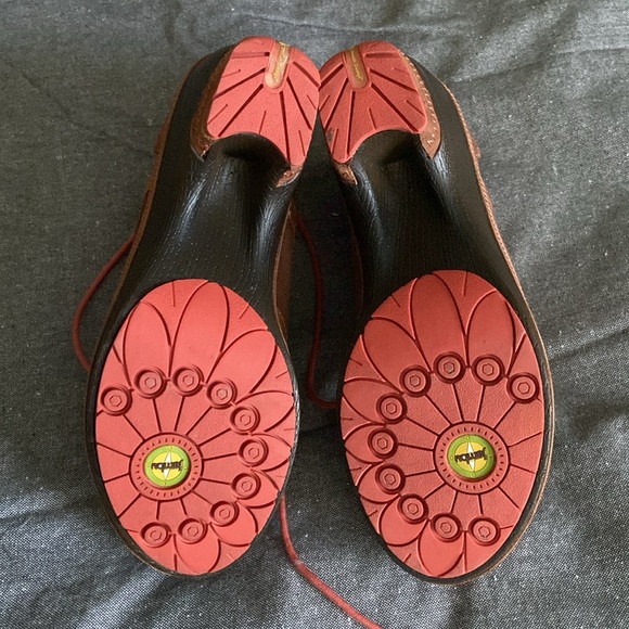 Jambu Dutch Design wing tip clog heels size 7.5 - Picture 4 of 8